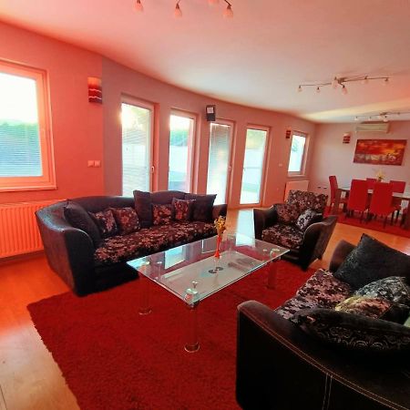 Villa 2 Etagen Mit Grossen Garten Modrica Экстерьер фото