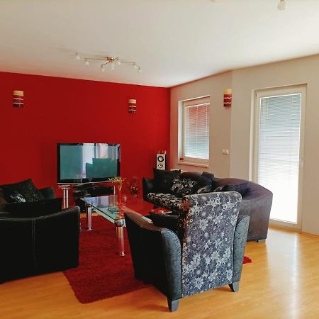 Villa 2 Etagen Mit Grossen Garten Modrica Экстерьер фото