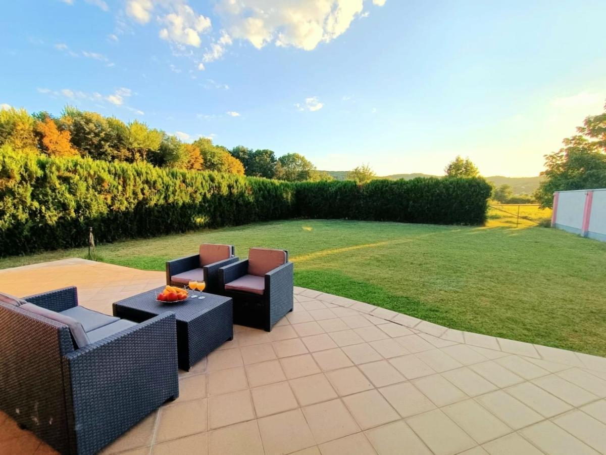 Villa 2 Etagen Mit Grossen Garten Modrica Экстерьер фото