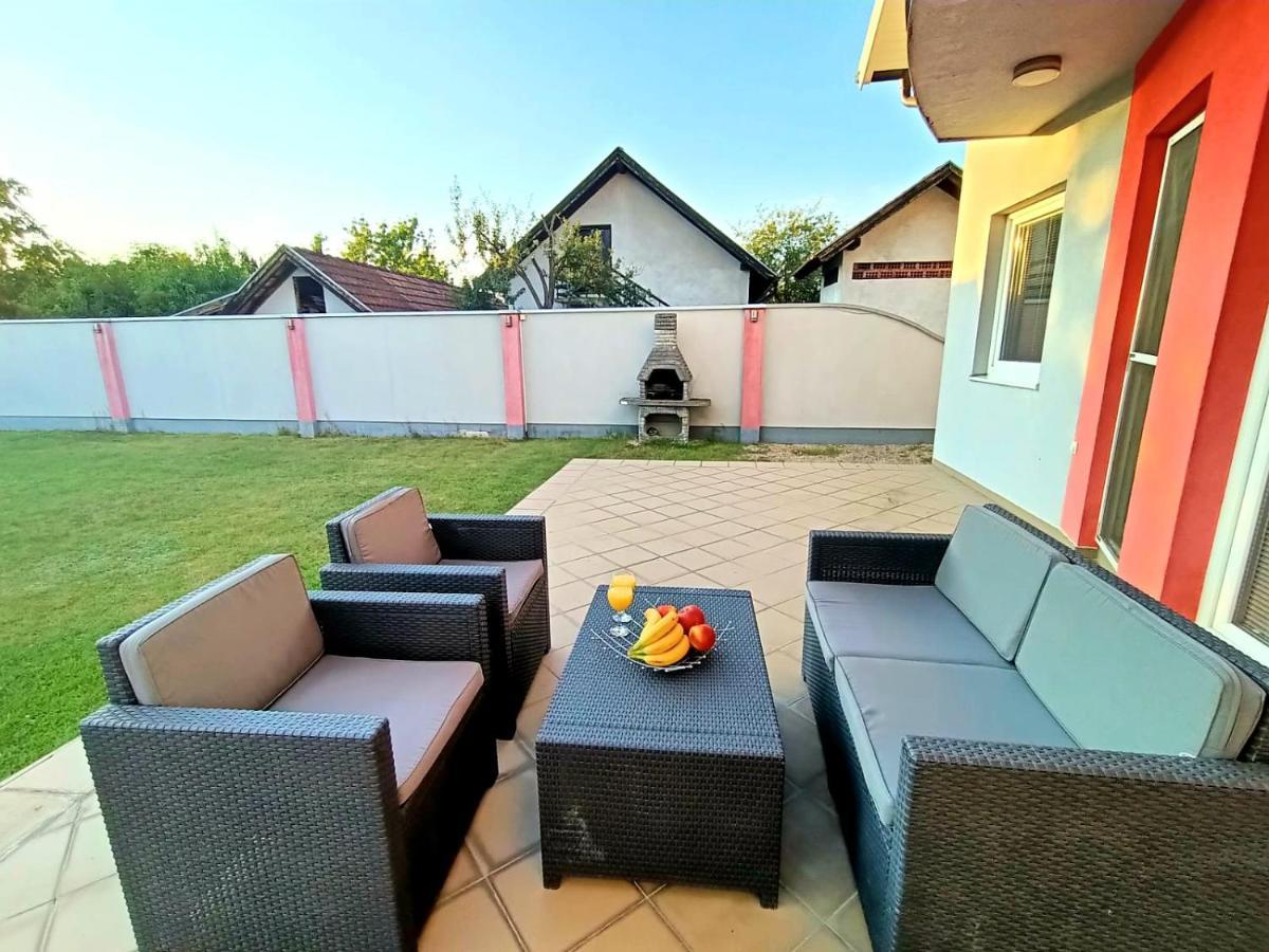 Villa 2 Etagen Mit Grossen Garten Modrica Экстерьер фото
