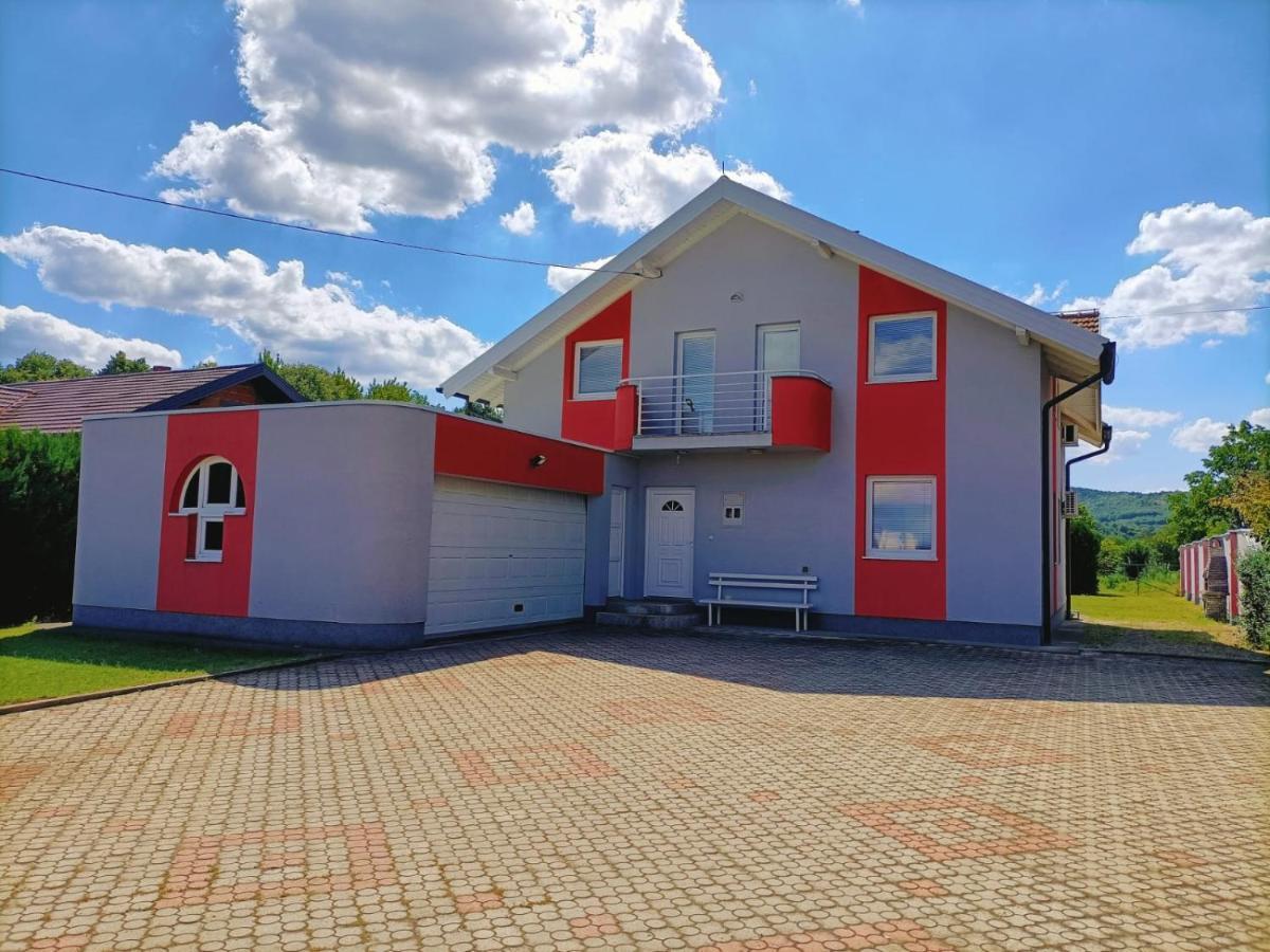 Villa 2 Etagen Mit Grossen Garten Modrica Экстерьер фото