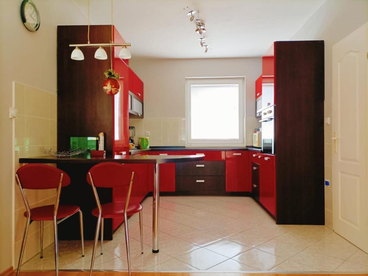 Villa 2 Etagen Mit Grossen Garten Modrica Экстерьер фото