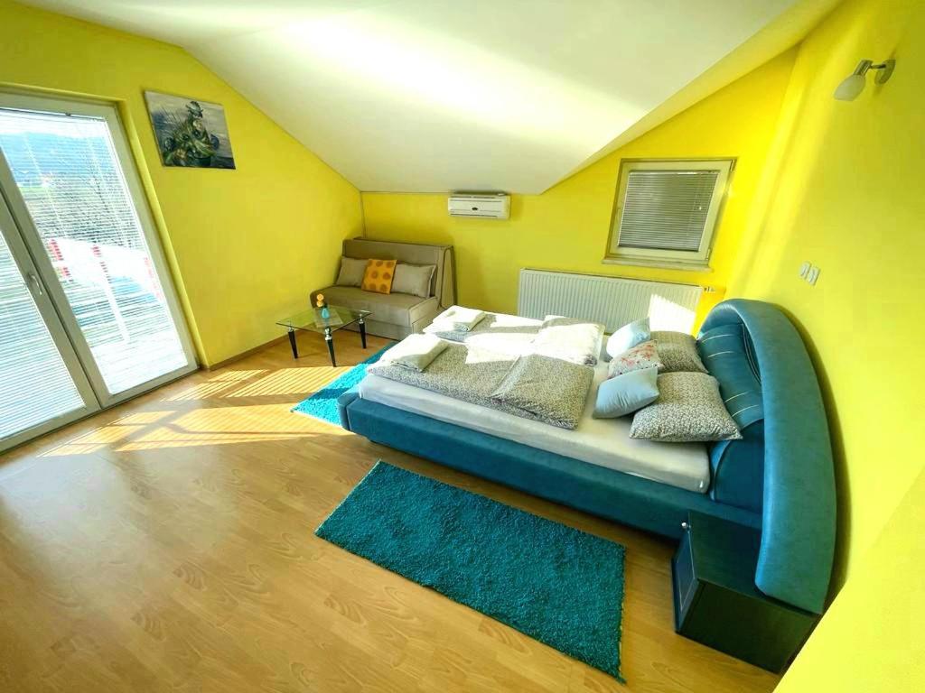 Villa 2 Etagen Mit Grossen Garten Modrica Экстерьер фото